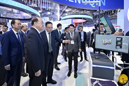 The Chief Executive, Mr Ho Iat Seng, tours booths at the 