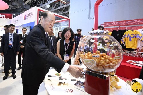 The Chief Executive, Mr Ho Iat Seng, tours booths at the 